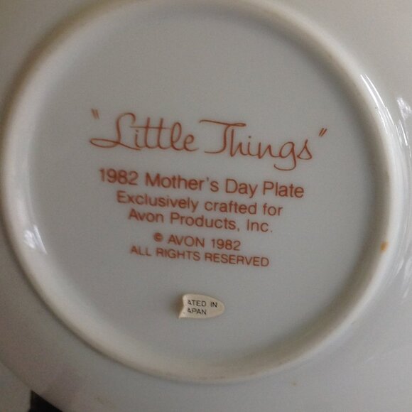 Vintage Avon Mother's Day Plate 1982 'Little Things Mean A Lot' - Picture 3 of 3